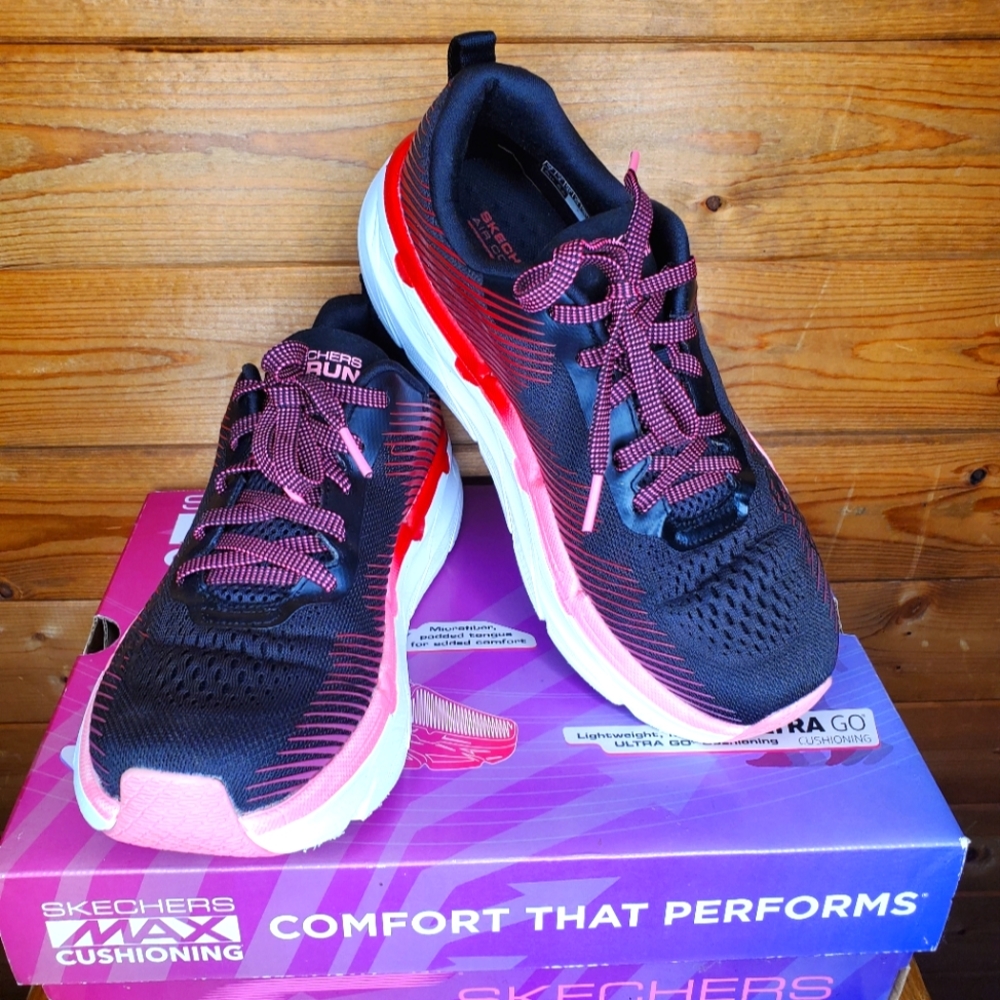 ❤️Skechers max cushioning lightweight comfort performs Black red & pink …